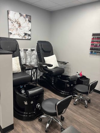 Booth Rental Opportunities in Bedford, NH — First 2 Weeks FREE!