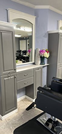 Now Hiring: Hairstylists Chair