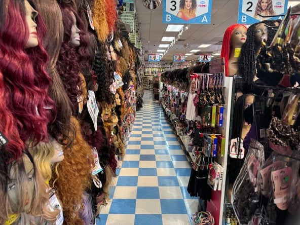 “Prime Hair Stylist Space Near SoFi Stadium – Rent Today!”