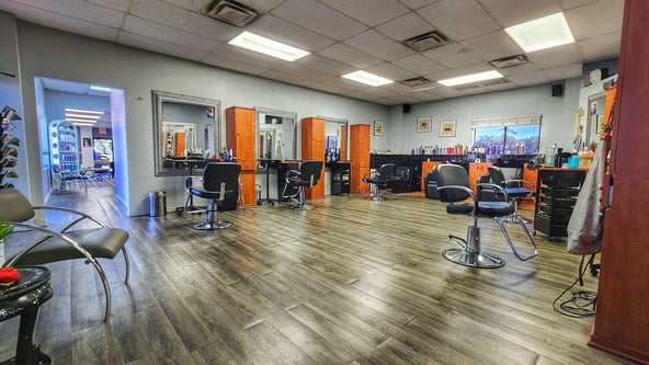 Standalone Hair & Nail Salon Available For Lease In Spring Hill, FL – 46,000VPD