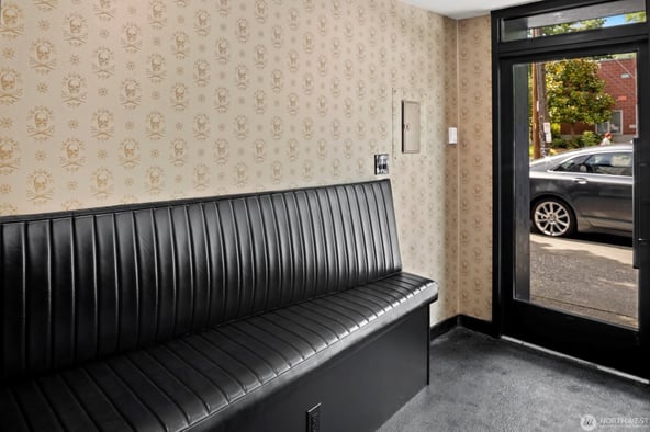 Prime Turnkey Barber Chair Rental in Seattle’s Central District (24th & Cherry) – 3 Chairs