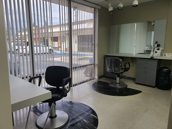Hair station rentals West Hills
