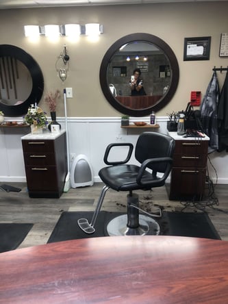 Salon booth rental available $100 Wk with a great opportunity to add new clients to your books….