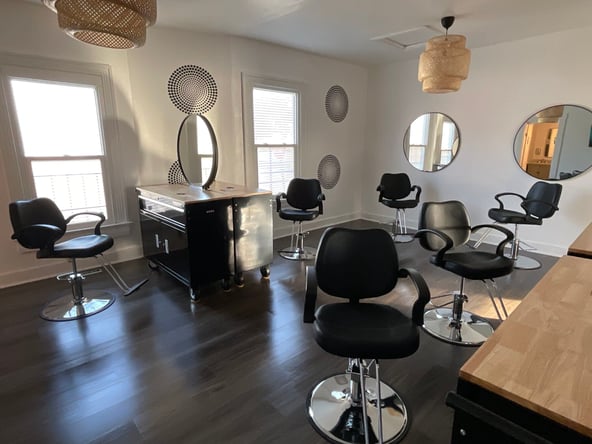 Beautiful Luxury Salon Available!