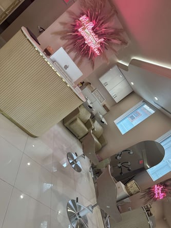 Salon chair for rent