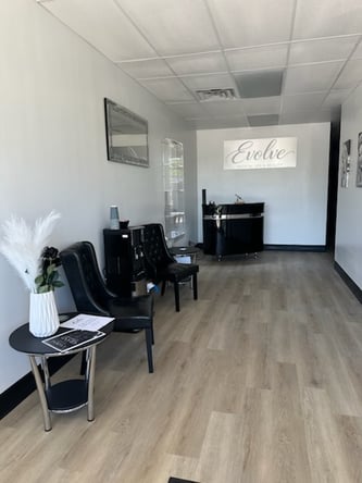 Available suite for rent Hairdresser, Massage or Nail Busy Medical Spa – Highlands Ranch/Littleton