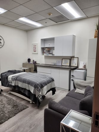 esthetic room for rent.