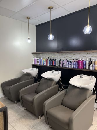Booth Rent in West Mobile, Alabama