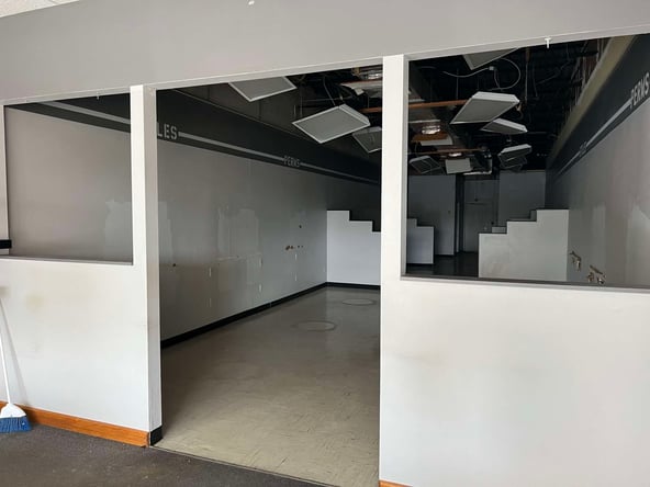 Awesome Former Salon Space Available in Seminole Publix Center
