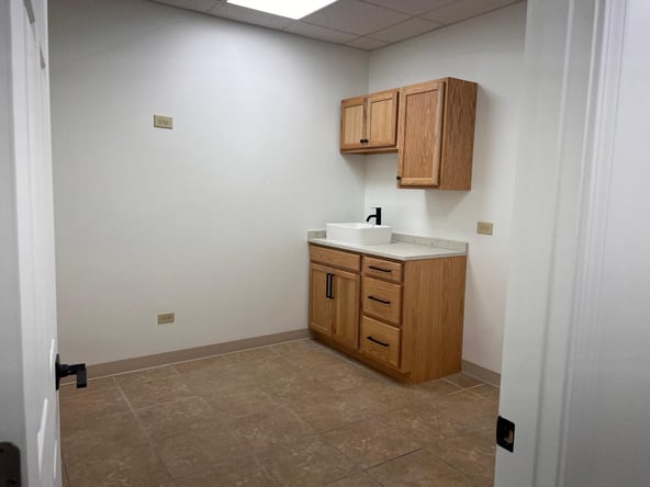 Salon Suite Inside Medical Clinic – Clients + Referrals (Crest Hill)