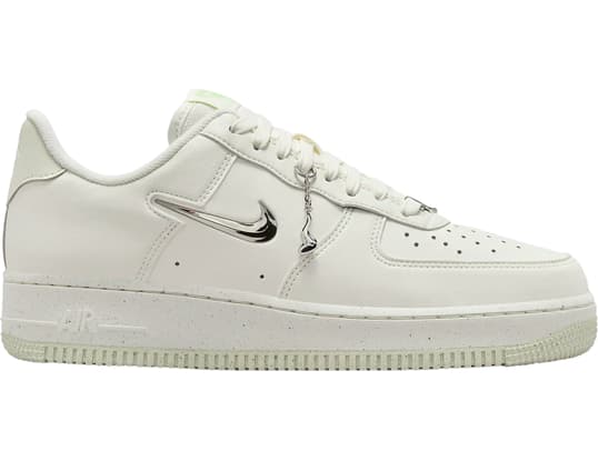 Nike Air Force 1 07 NN SE Sneaker Women White C100 - 99.95 € Nike Air Force 1 07 NN SE Sneaker Women White C100 - 99.95 €