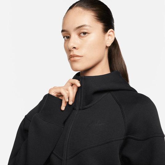Black nike hoodie women 2025