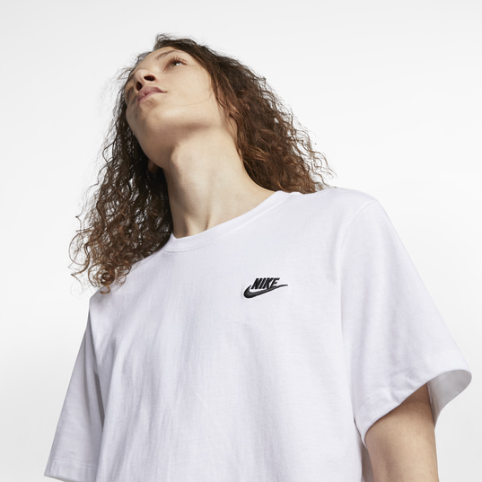 Nike NSW CLUB T SHIRT T Shirts Sportbekleidung Basketball Mode