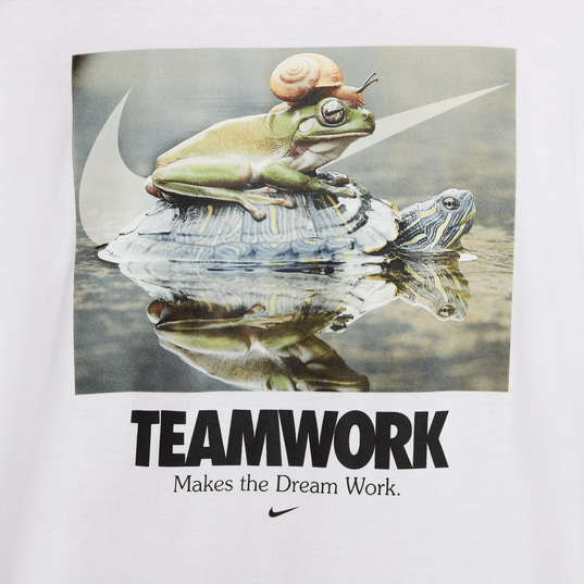 Kaufen Sie M NSW M90 TEAMWORK T-SHIRT für EUR 39.90 auf KICKZ.com!
