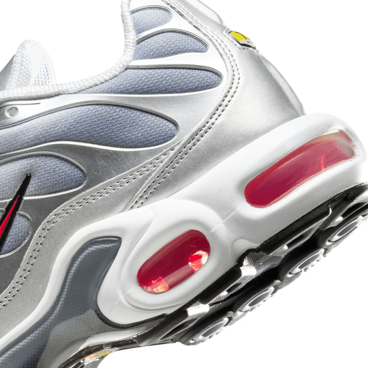 Air max plus grey and red deals