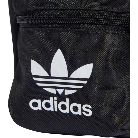 Hol dir die adidas AC Festival Bag in Schwarz WeiB KICKZ