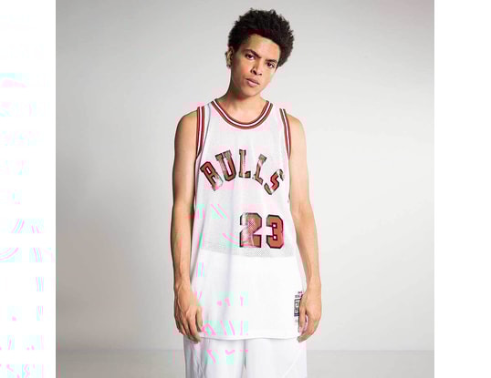 [最終値下げ]Mitchell & Ness Chicago Bulls 黒白 Chicago Bulls NBA Cap by Mitchell & Ness --> Shop Hats