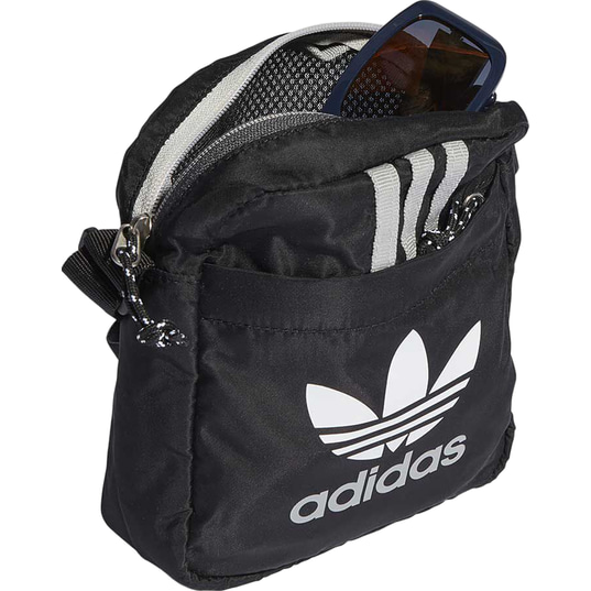 Hol dir die Adidas AC FESTIVAL BAG in black KICKZ