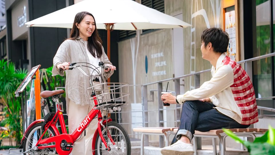 街の風景になった赤い自転車。チャリチャリが地域と一緒に「なくてはならない」をつくる