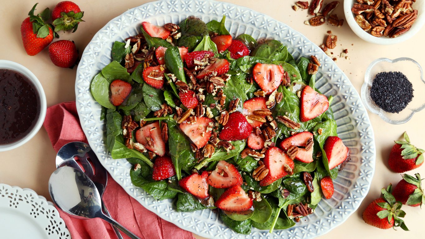 Spinach+Strawberry Salad with Jamaica Vinaigrette