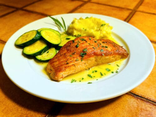 Salmon with tarragon and mashed potatoes