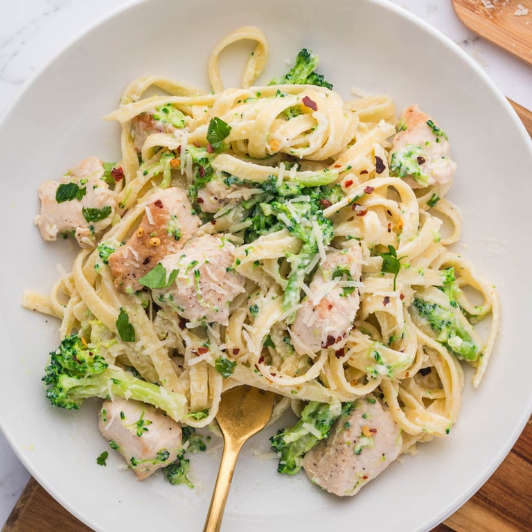 Chicken & Broccoli Fettuccine Alfredo