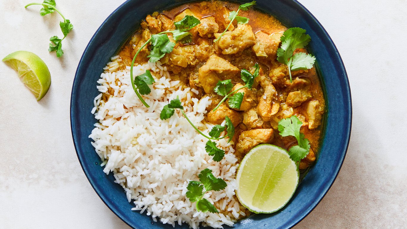 Burmese coconut chicken curry