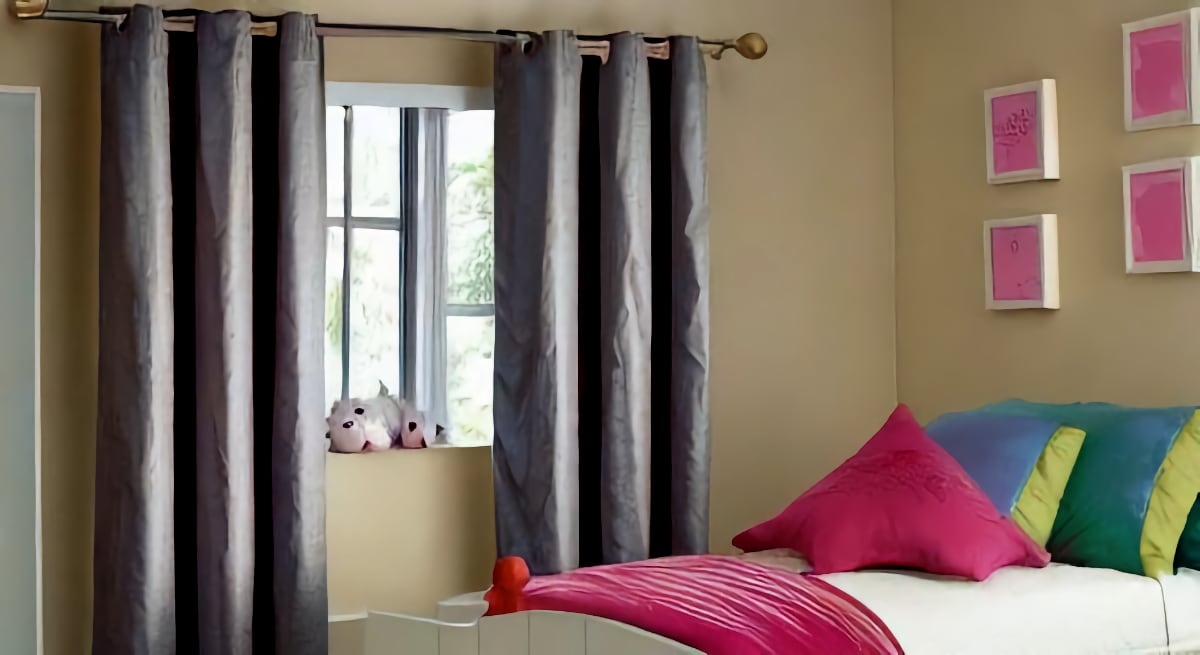 Curtains in kids bedroom