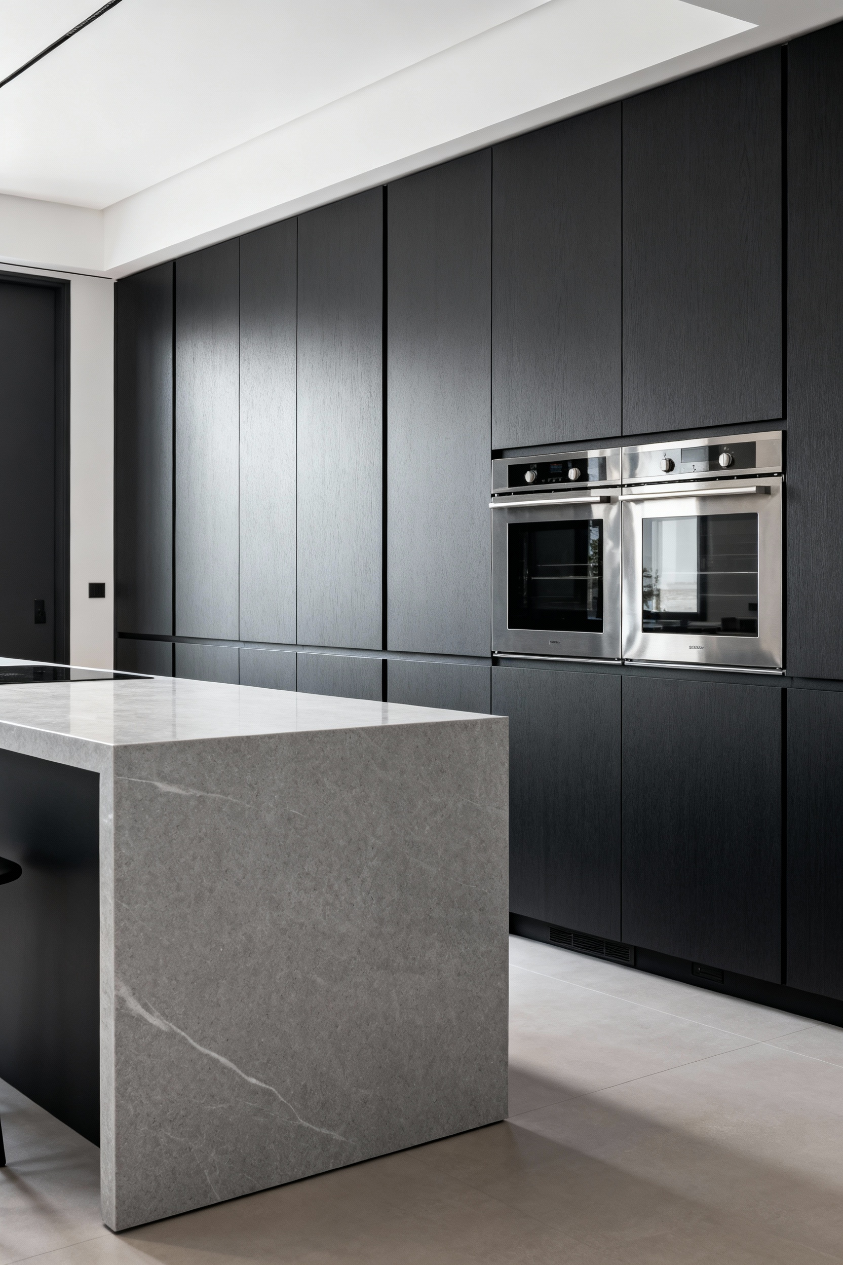 Contemporary dark gray satin HPL kitchen cabinets showing a highly durable and scratch-resistant finish ideal for minimizing light reflection and resisting wear in high-traffic households.