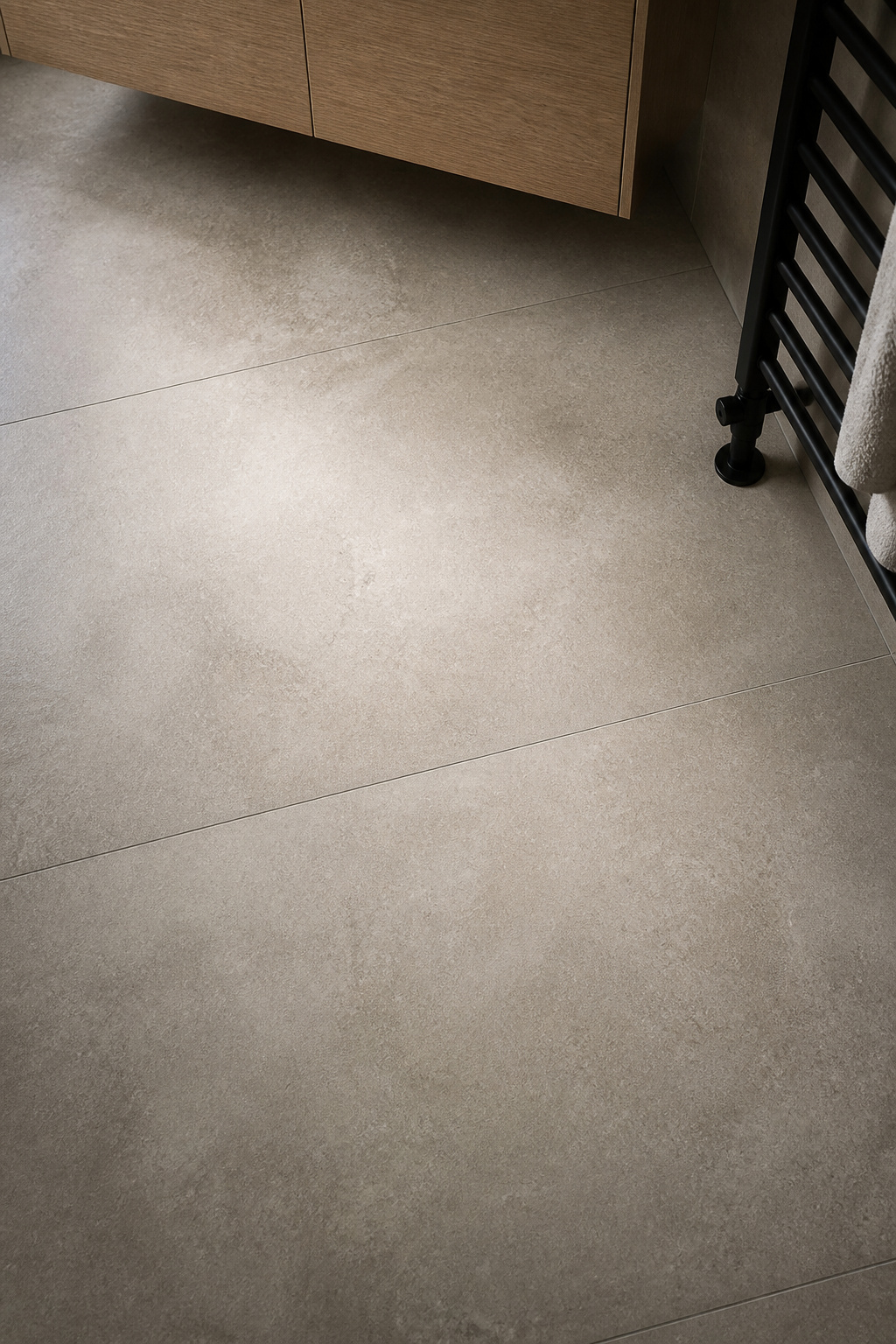 Large-format porcelain tiles with 3mm grout joints create the near-seamless floor surface that defines modern bathroom decor at its most considered.