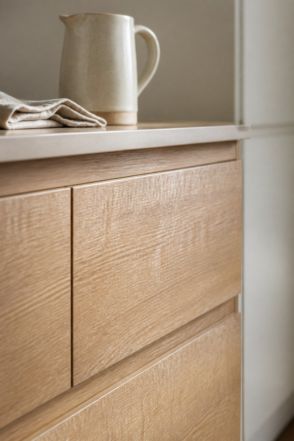 Quarter-sawn white oak island face with oiled finish — the grain's natural pattern is the only element in this frame that isn't perfectly flat.