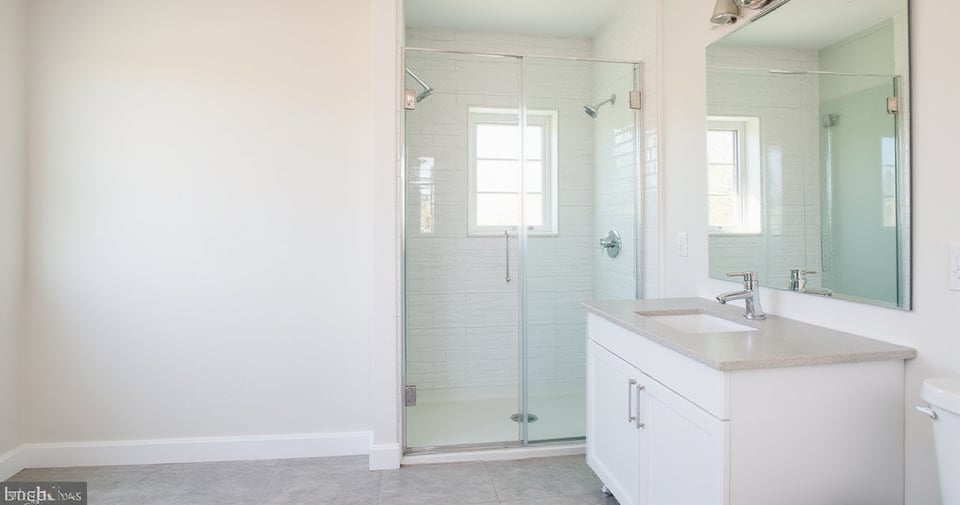 18 Historic Inspired Small Bathroom Makeover Ideas That Maximize Space Without Sacrificing Character
