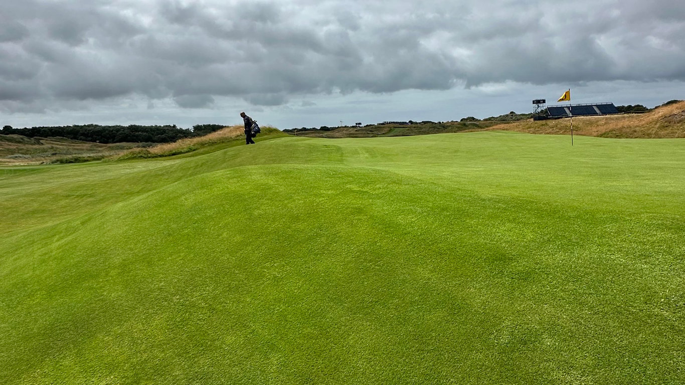 15_Right_Of_Green.jpg