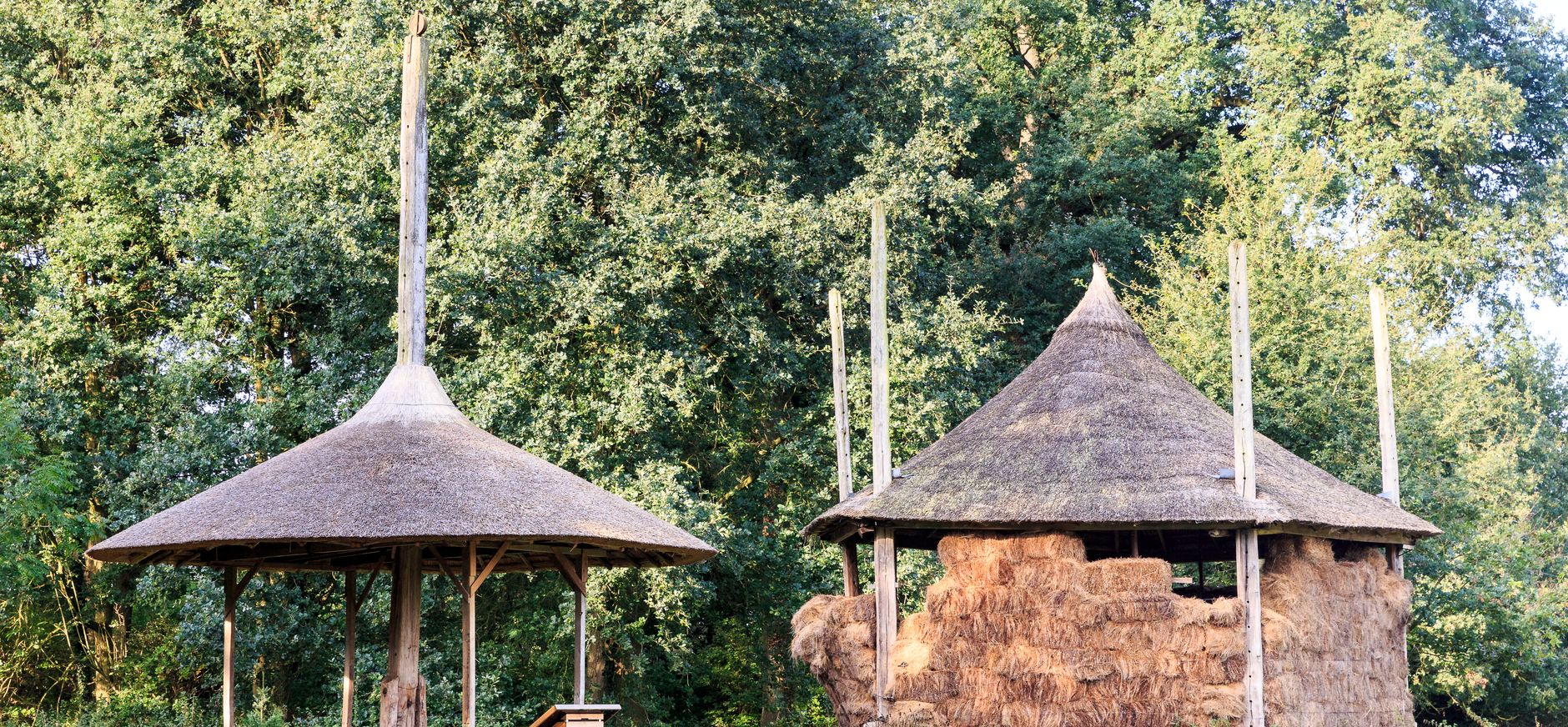 Hooibergen bij boerderij De Kloekhorst