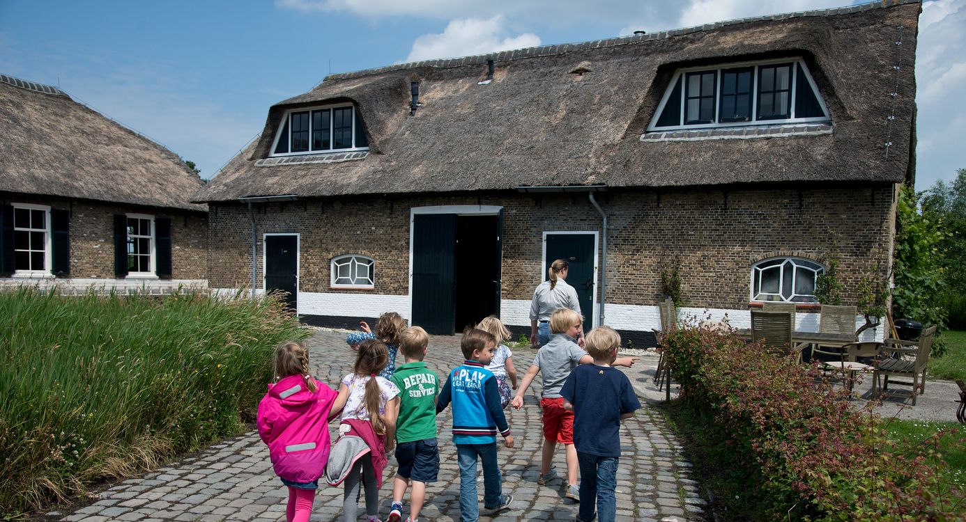Aankomst kinderfeestje boerderij Ackerdijkse Plassen