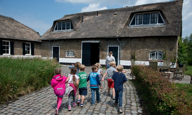 Aankomst kinderfeestje boerderij Ackerdijkse Plassen