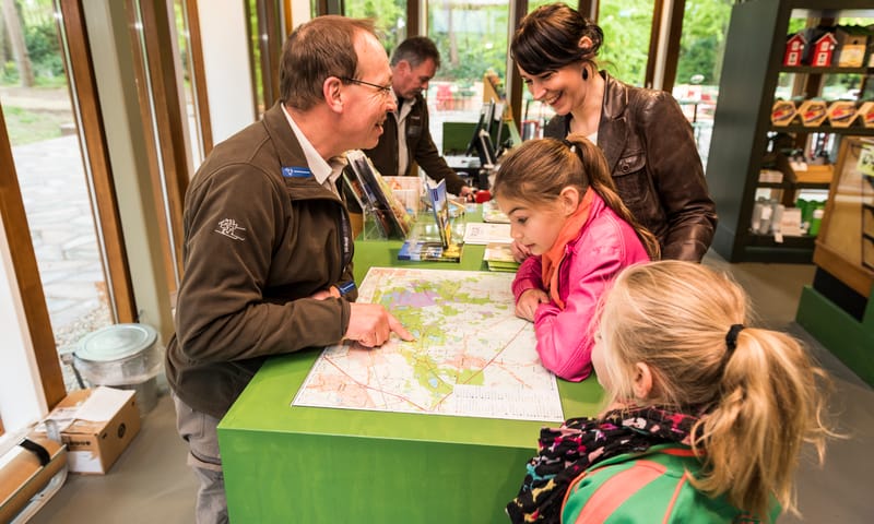 Gastheer in Bezoekerscentrum Oisterwijk