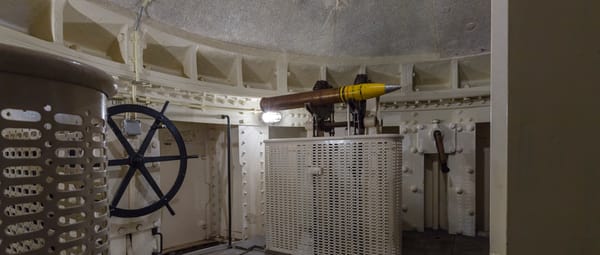 Fort bij Spijkerboor geschut van binnen