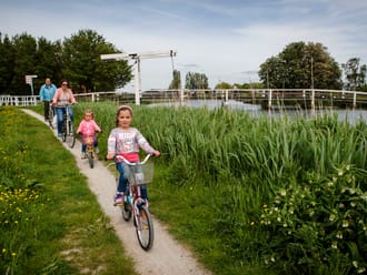 Fietsen in Midden-Delfland, polder Rotterdam