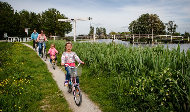 Fietsen in Midden-Delfland, polder Rotterdam