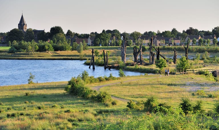 Wandelen op of naast het pad