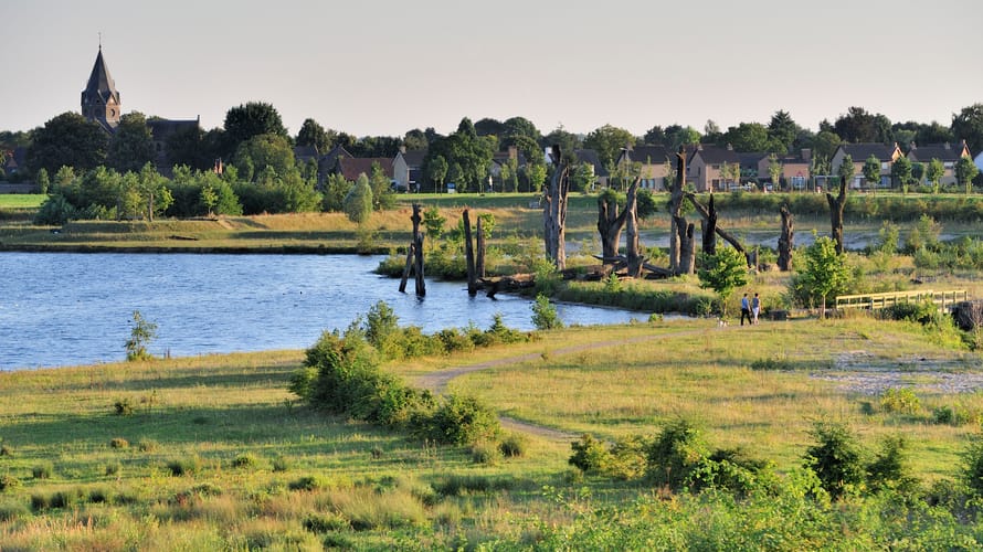 Wandelen op of naast het pad