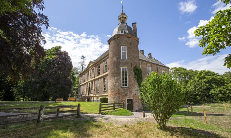 Kasteel Hackfort in het bos in De Achterhoek