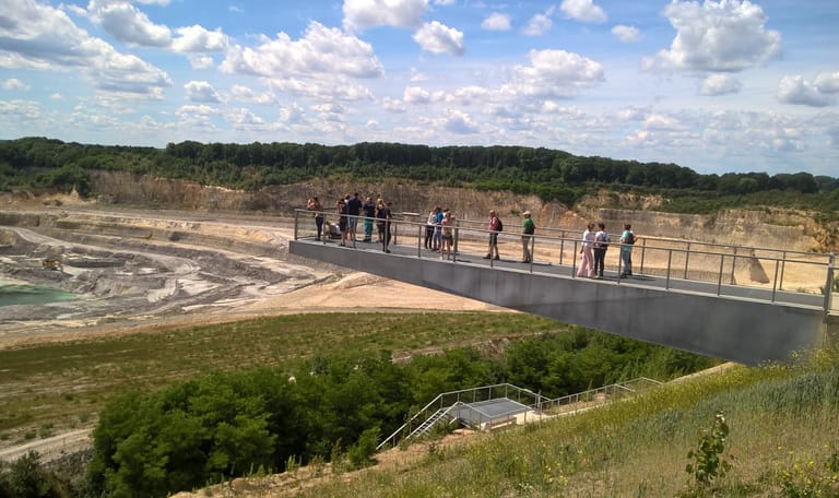 Platform groeve met publiek