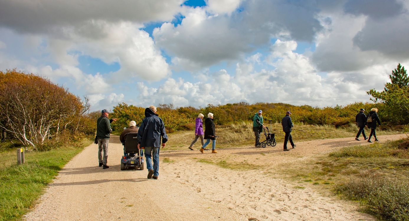 Groep mensen in de natuur