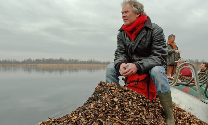 Aan het werk in het Naardermeer