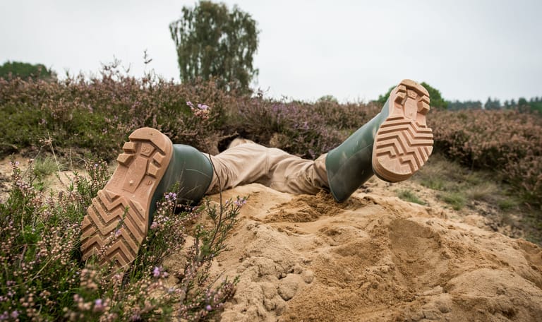 Kind in zand