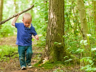 Kind in het bos