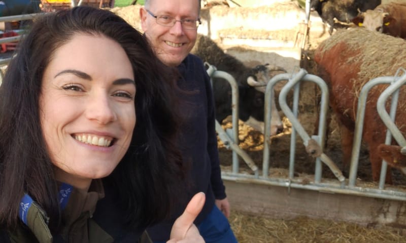 Boer Jeroen van der Kooij van Hoeve Rust-hoff en boswachter Natascha Hokke