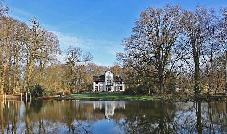 Witte villa Het Woldhuis